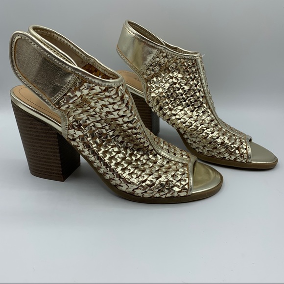 Indigo Rd. Gold Metallic Open Toe Sandals Size 6.5